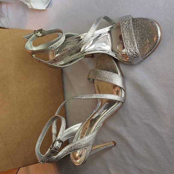 Gianni Bini silver heels - Picture 1 of 3